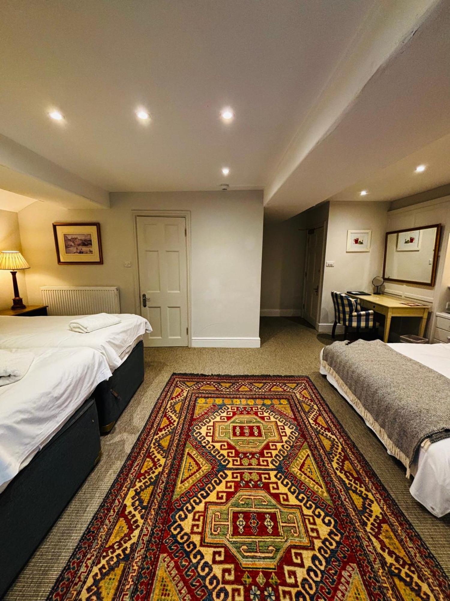 מלון באת' The Windsor Town House מראה חיצוני תמונה A room at the hotel