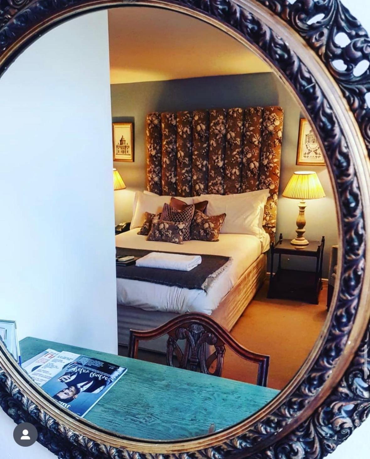 מלון באת' The Windsor Town House מראה חיצוני תמונה A bedroom at the hotel